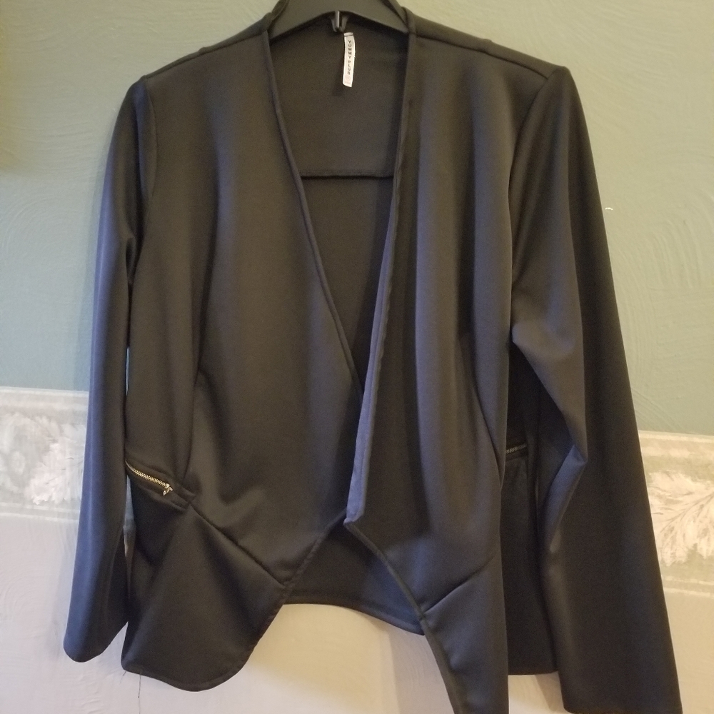 Yummy Plus black open front blazer Size 22